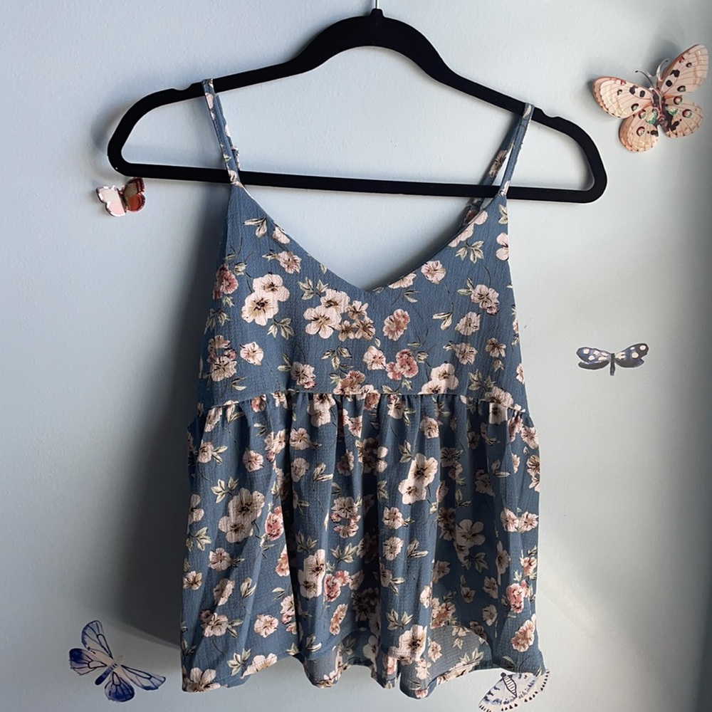 CLOSET CLEAROUT‼️ Blue Floral Crop Top